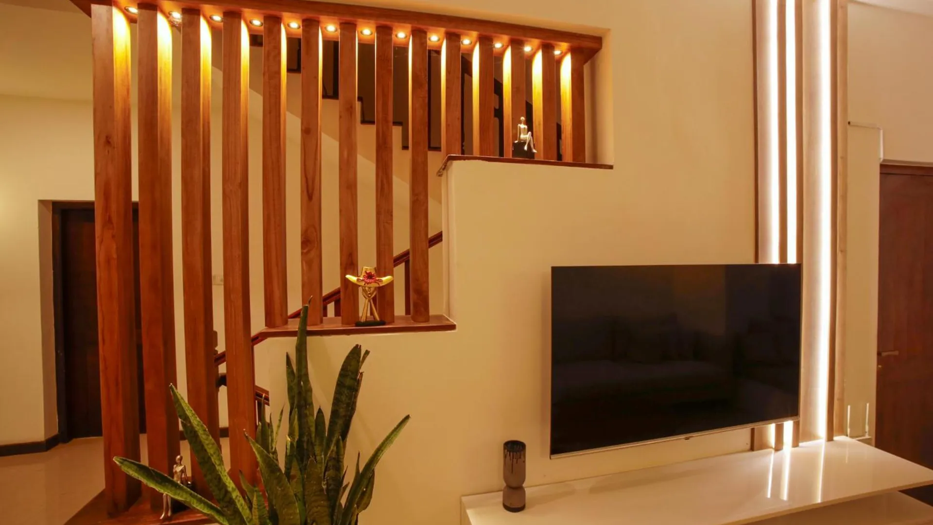 The Grand Bliss, Luxurious Modern Villa With Spacious Private Garden, Swimming Pool, Gym, And Free Wi-Fi Kottawa