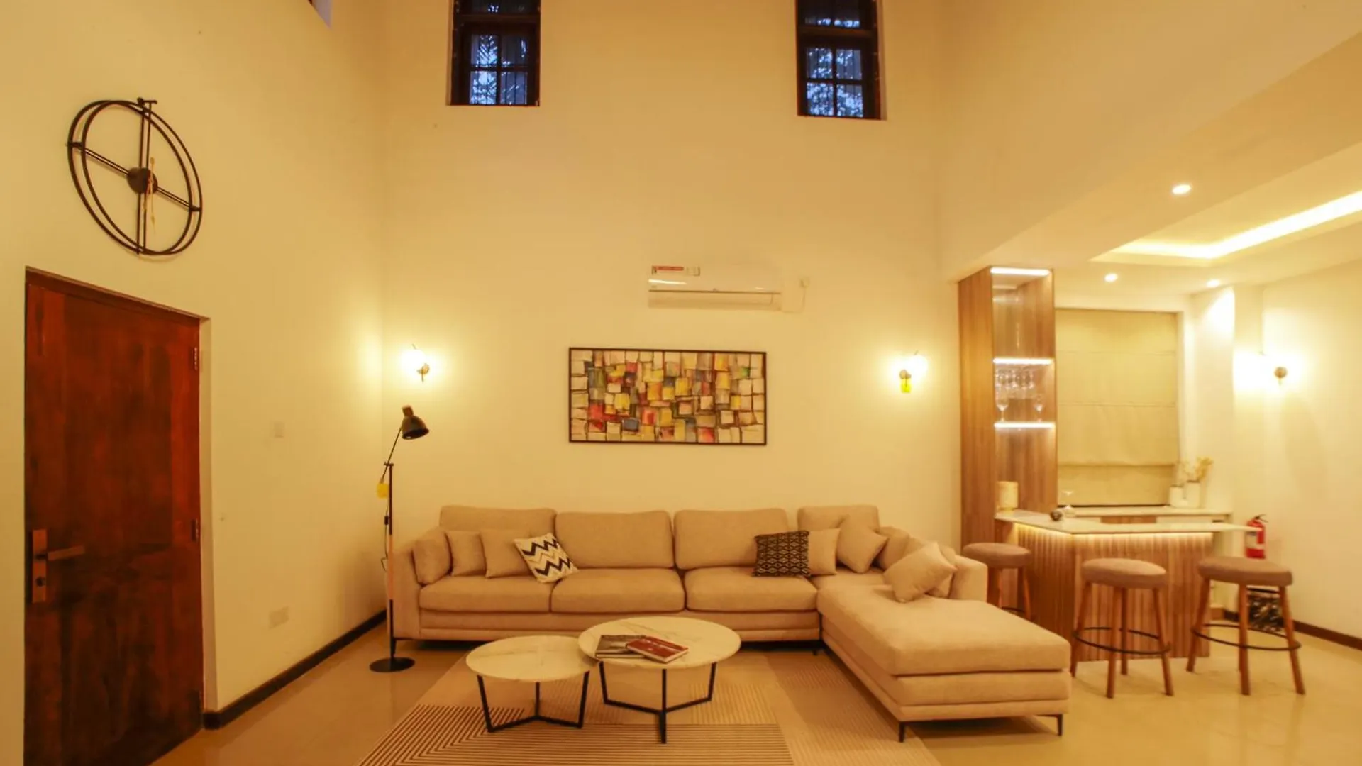 The Grand Bliss, Luxurious Modern Villa With Spacious Private Garden, Swimming Pool, Gym, And Free Wi-Fi Kottawa 0*,