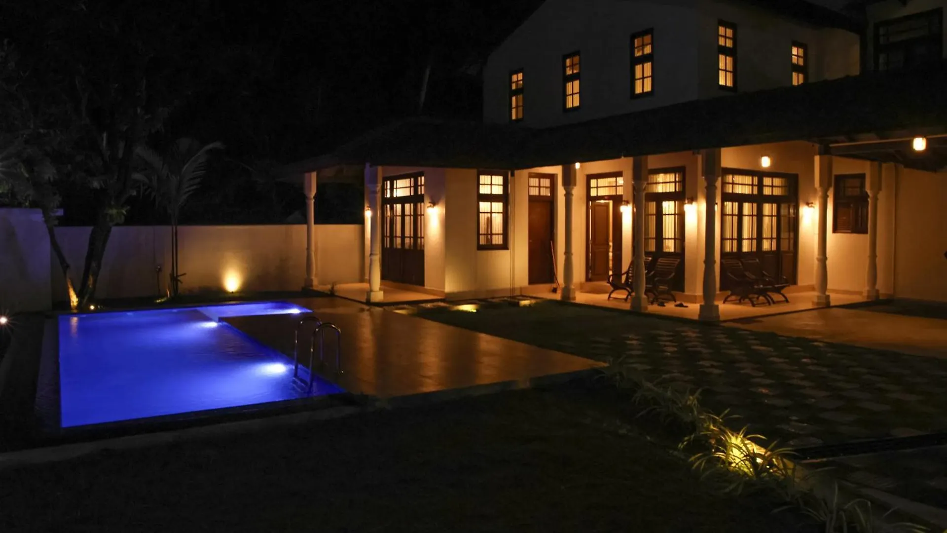 The Grand Bliss, Luxurious Modern Villa With Spacious Private Garden, Swimming Pool, Gym, And Free Wi-Fi Kottawa