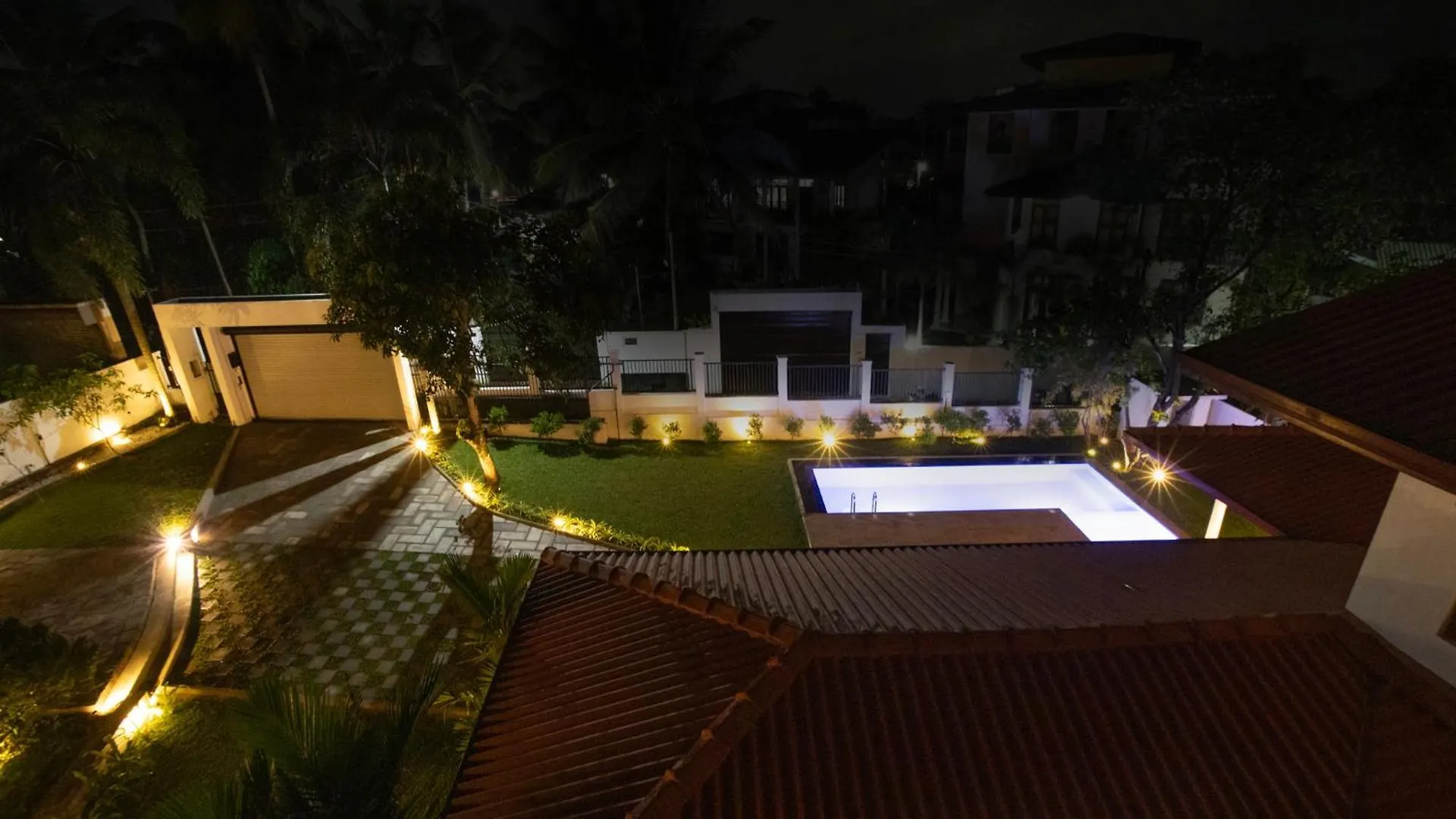 The Grand Bliss, Luxurious Modern Villa With Spacious Private Garden, Swimming Pool, Gym, And Free Wi-Fi Kottawa 0*,
