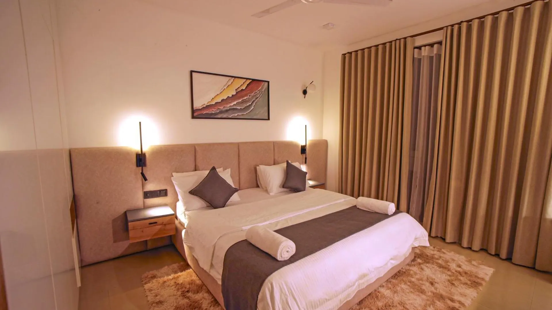 The Grand Bliss, Luxurious Modern Villa With Spacious Private Garden, Swimming Pool, Gym, And Free Wi-Fi Kottawa